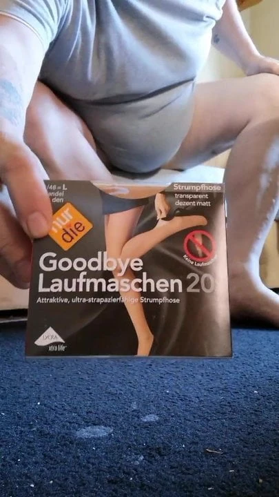 Çok nadiren ten rengi külotlu çorap giyerim. çoğunlukla siyah veya patentli