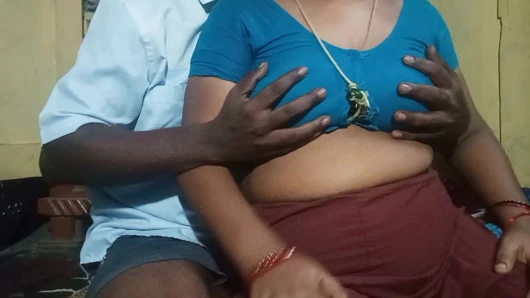 Tamil köyü güzel teyze genç adamla romantizm yaşıyor
