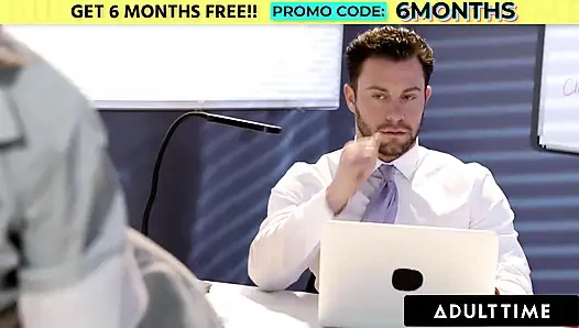 ADULT TIME - seksi ofis hizmetçisi Kenna James sinsi anal ilişki için aşırı çalışan evli patronla alay ediyor