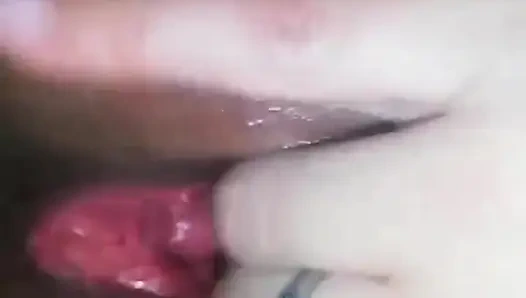 İri göğüslü kız kardeşlerin büyük göğüslerini mi patlatıyor