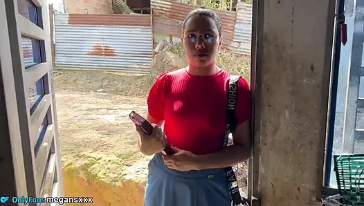 O evimde Sözü vaaz etmek için geliyor ve ben ona kendi evimi öğretiyorum.