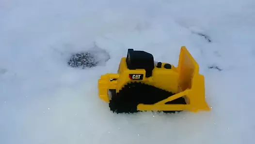 Kış ezmek: seksi siyah çizmeler ile bayan l ezmek traktör.