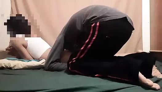 Eşim romanını izlerken beni emiyor, sonra onu arkadan veriyorum