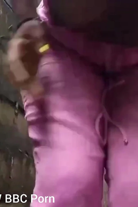 Yakın çekim seksi sesi dinleyerek amımı ovuyor