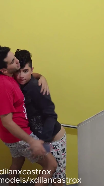 Sikiyi Seven Bina Twink ile Geziyor