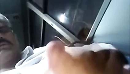 Yakışıklı baba sürücü sağladım içinde bus