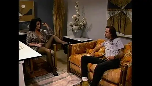 Genç fit büyük memeli esmer büyük yarağını çok istiyor!!