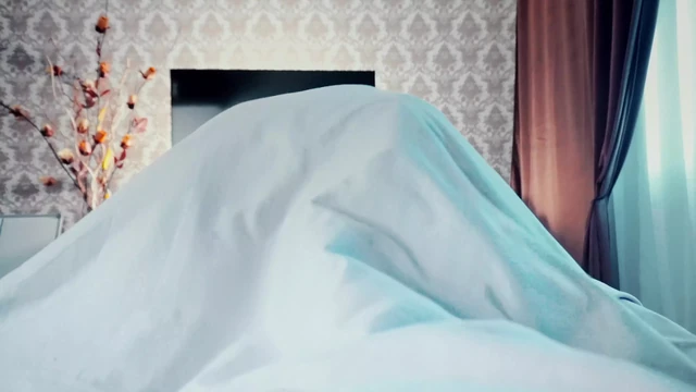 Üvey kız kardeş yarak emmeyi ne kadar çok bildiğine şaşırdı