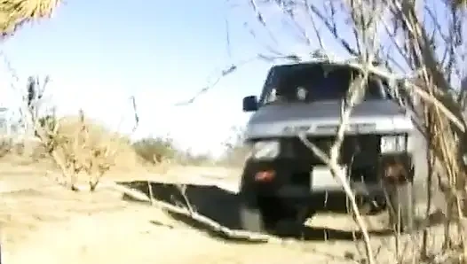 Mükemmel Alman otostopçu aldıktan sonra çifte sikiliyor