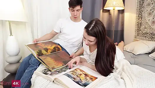 Güzel göğüslü sevimli kız arkadaş anal seks yapıyor