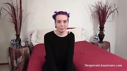 Çaresiz amatörler Olivia daha sert yarak için geri döndü