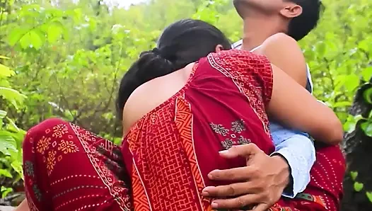 Pados ki bhabhi ko jungle me le jaake chod diya