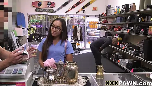 Çaresiz hemşire nakit için her şeyi yapar - xxx piyon