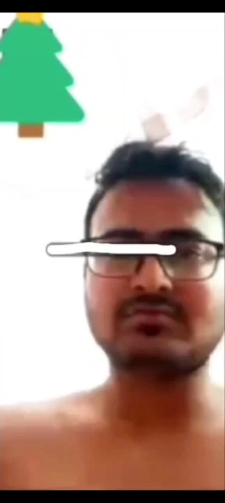 Bangladeşli eşcinsel çıplak yarak gösteriyor