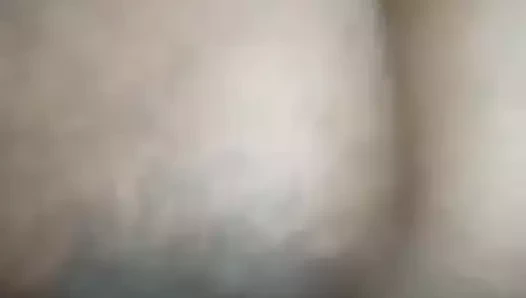 Büyükanne bana o büyük memeleri gösteriyor