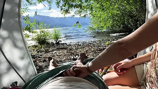 Göl kenarında öğleden sonra, açık havada mastürbasyon