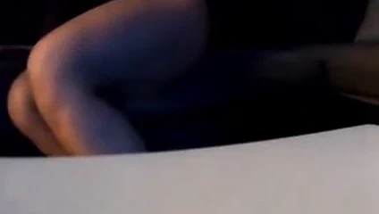 Karısı bir fuckbuddy'nin horozunu beklerken oral seks verir