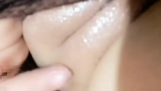 Xxx Hintli: Üvey kızımı sevdiğimde onun vajinasının ne kadar sevimli olduğunu görüyorum.