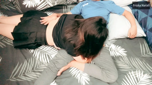 This Intern Girl Sighs To Her Stomach