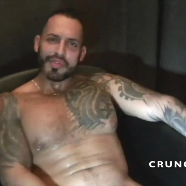 Arkadaşlarıyla grup seks porno yıldızı Viktor Rom