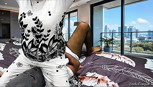 Otur yüzü, berbat pozisyon ve iç çamaşırı: en iyi hakimiyet. Kadın karısı squirt