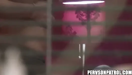 Devriyedeki sapıklar - Halie James ve Aimee Addison erkek arkadaşlarını birbirleriyle aldatıyor