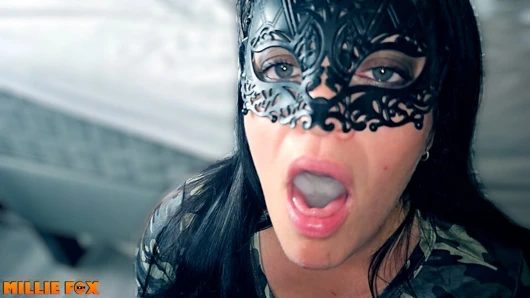 Amatör orta yaşlı seksi kadın üç kez yutmak zorunda kaldı çünkü döl çok büyüktü - Millie Fox