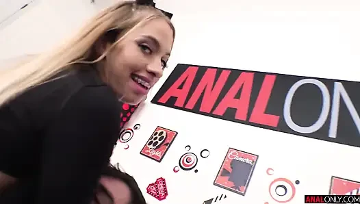 Khloe nasıl memnun olunmasını biliyor