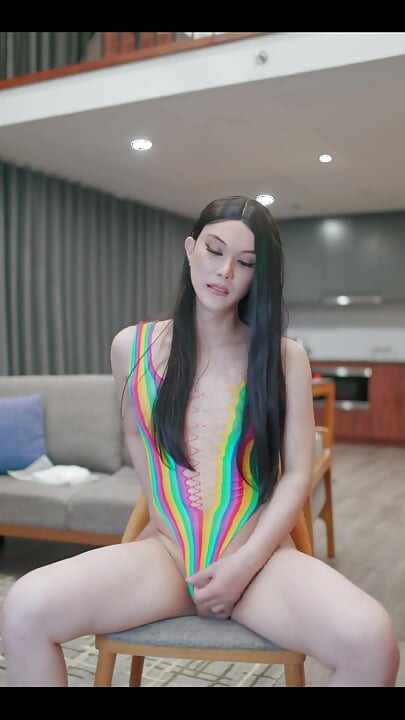 Beni tek kraliçenmiş gibi em