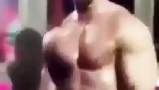 Çok dik erkek striptizci