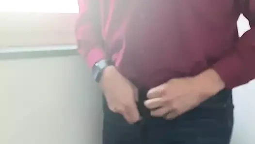 Muss wieder meinen Slip vollpissen, im Buero