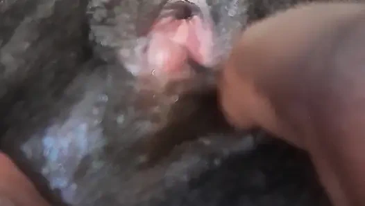 Büyük klitorisli Alman siyah şişman kıllı ıslak amcık yakın çekim