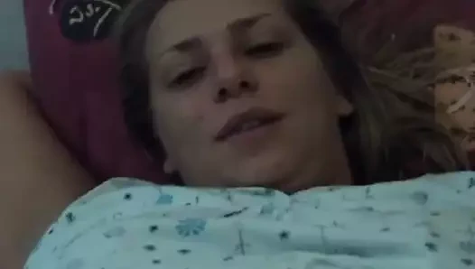 Mastürbasyon ile ona büyük yapay penis ve boşalmak bbw amatör