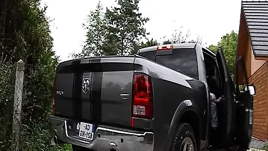 Fransız zenci sürtük bir profesyonel gibi büyük yarağa biniyor