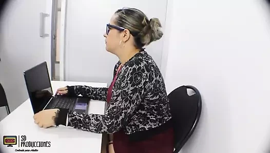 Maaş artışı karşılığında patronumu sikiyorum - tam hikaye - İspanyolca porno