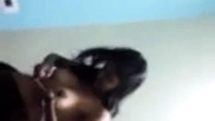 Bhoomi karanlık cilt sulu karanlık meme yumuşak göğüsler