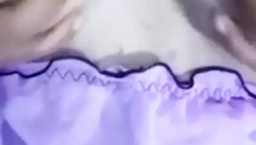 Ateşli seks parmaklarıyla amcık içinde orgazm oluyor