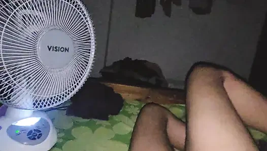 18 yaşındaki Hintli desi kız seks yapıyor