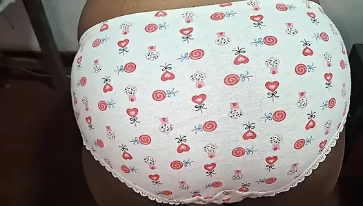 Büyük memeli orta yaşlı seksi kadın yas tutuyor ateşli şov