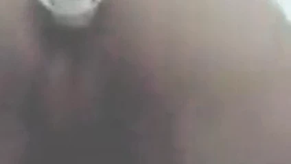 Edepsiz kız dildoyla götünü sikiyor