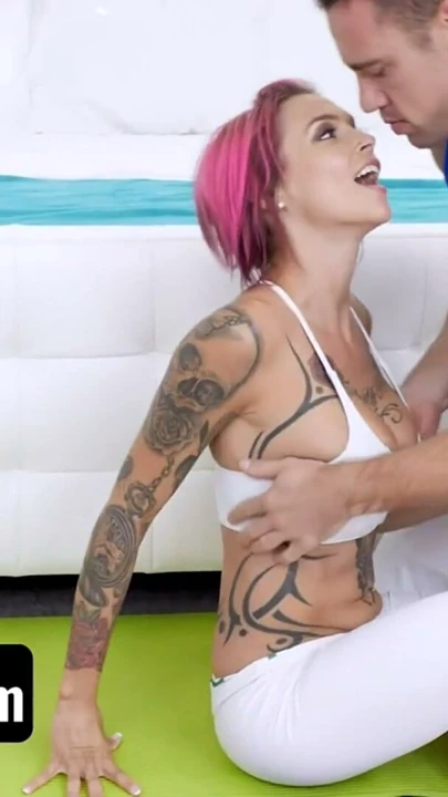 Gotmylf - büyük memeli esnek dövmeli orta yaşlı seksi kadın atletik antrenörle amcık kaslarını çalıştırıyor | Klip 2