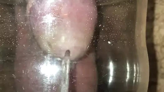 Sadece ben bir bira bardağına işiyorum