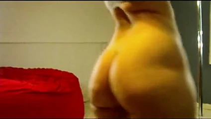 Şişman götlü sürtük sallıyor