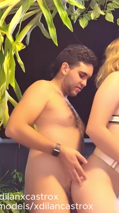 GÜZEL TRANS FEMBOY'U AÇıK HAVADA PREZERVATIFSIZ SIKIYORUM VE GÜZEL YUVARLAK GÖTÜNÜ ATEŞLI DÖLLE DOLDURUYORUM. DÖLLEME. | Klip 3