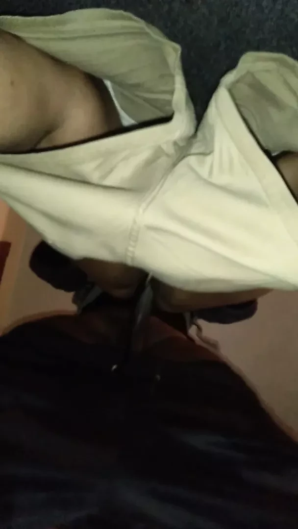 Мексиканская милфа трахает большим черным членом и кричит