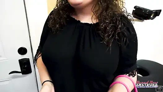 Esmer Harper B'nin seçmelerine gırtlağına kadar ıslak ağız yutma!