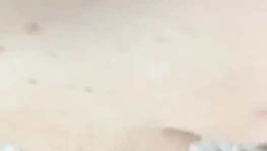 Evli bir Suudi kadın sevgililer günü vesilesiyle kocasının yokluğunda sikiliyor
