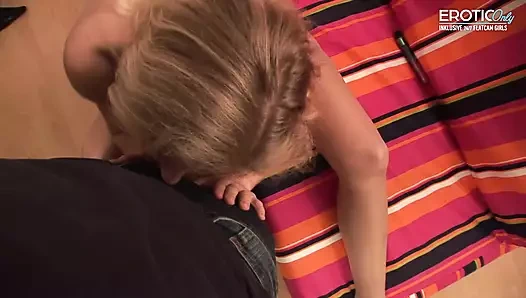 Alman kamera sürtüğü gösteri sırasında kullanıcısından döl duşu alıyor!