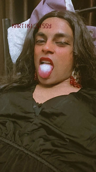 Travesti tek başına