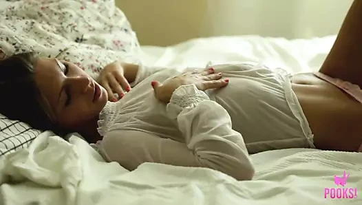 Sarışın karma eğitim yapan tatlı roxana zevkler ona kedi ile vibratör